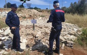 Piscina e discarica di rifiuti in zona in vincolo paesaggistico: c’è una denuncia