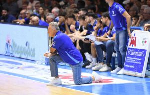 Doppia trasferta a Cividale e Cantù, coach Bucchi: “Gestire lo stress di un calendario complesso”