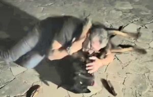 Duce è tornato: Roberto Quarta e la sua famigla riabbracciano l’amato cane dopo oltre venti giorni di ansia