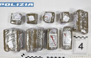 In auto con quattro chili e mezzo tra hashish, marjuana ed eroina: due giovani arrestati a San Pietro Vernotico