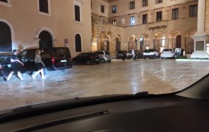 Quarta: “sosta selvaggia inaccettabile in Piazza Duomo”
