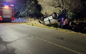 Incidente stradale sulla SP 46 tra San Vito e Latiano: auto si capovolge, conducente illeso
