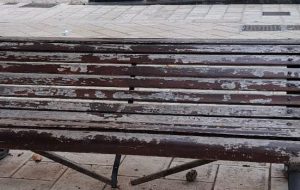 Quarta: “ripristinare e mantenere in buono stato le panchine della città”