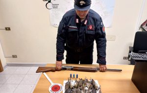 A caccia senza porto d’armi: beccato dai Forestali e denunciato