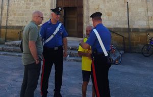 Il falso incidente, il finto amico, il pacco urgente, il porta a porta: ecco come difendersi dalle truffe