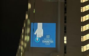 La Giornata mondiale del diabete celebrata sulla facciata dell’ospedale Perrino di Brindisi