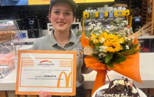A Brindisi McDonald’s ha conferito una borsa di studio del valore di 2.000 euro a una dipendente del ristorante per supportare il suo percorso universitario.