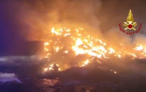 Incendio Zona Industriale: disposte misure precauzionali per aziende e lavoratori della zona industriale e per gli abitanti dei Rioni Perrino, San Pietro e San Paolo