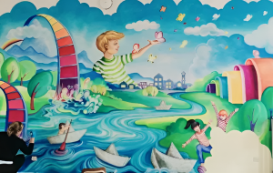 Un murales per celebrare il potere dei colori nella Scuola d’Infanzia Montessori di Ceglie Messapica