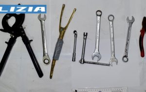Arnesi da scasso nel furgone: denunciate tre persone
