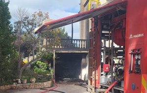 Ostuni: incendio in un garage in via Angelo Solari, a fuoco auto e moto