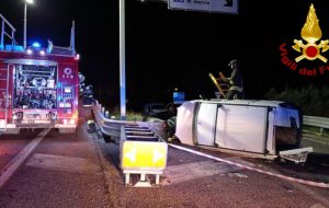 Incidente stradale sulla SS7: due auto coinvolte, un ferito