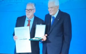 Il brindisino Adolfo Tundo premiato dal Presidente Mattarella: straordinario impegno nel valorizzare il ruolo degli anziani come risorsa sociale