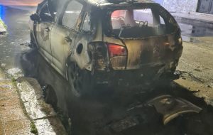 Ancora un incendio auto a Cellino San Marco: intervengono Vigili del Fuoco e Carabinieri