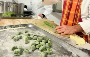 Slow Food e UniTre di Ceglie valorizzano le erbe spontanee e combattono lo spreco alimentare