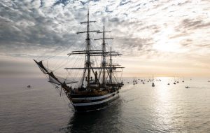 A Brindisi il tour mondiale della Amerigo Vespucci negli scatti di Massimo Sestini