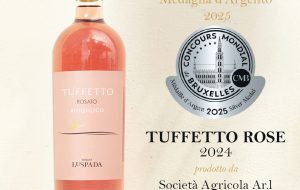 Il Tuffetto Rosé 2024 di Tenute Lu Spada conquista la Medaglia d’Argento al Concours Mondial de Bruxelles 2025