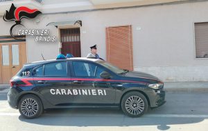 Donna grave dopo violenza domestica: arrestato il marito, era ai domiciliari in altro appartamento