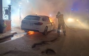 Auto in fiamme a San Pietro Vernotico, intervento dei Vigili del Fuoco in via Taranto
