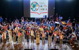 li studenti dell’Istituto Comprensivo Santa Chiara hanno portato gli anni ’80 sul palco del Teatro Impero