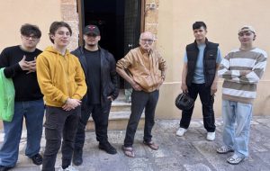 Azione Studentesca Brindisi: Un gesto di solidarietà dopo l’atto violento e vandalico di venerdì sera