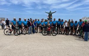 Grande successo per “Pedalando nel Blu”: entusiasmo e partecipazione per la prima edizione dell’evento cicloturistico dedicato a Domenico Modugno