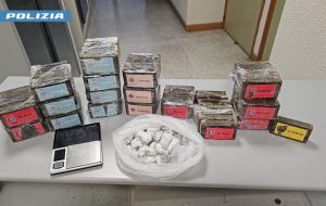 La Polizia di Stato di Brindisi sequestra 9 kg di hashish: un uomo arrestato