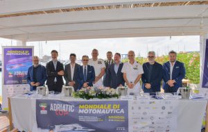 Marchionna alla presentazione dell’Adriatic Cup: «Lungomare e porto interno ricchezze consegnateci dalla storia e fondamenta della rinascita e del futuro della Città»