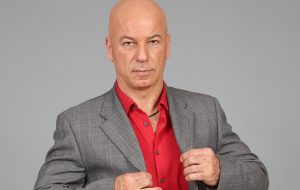 Mercoledì 6 agosto il “Brindisi Cabaret Show” approda alla Scalinata Virgiliana