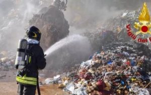 Fasano, grosso incendio alla Eco Ambiente Sud: in azione Vigili del Fuoco e forze dell’ordine. Il Comune invita alla prudenza