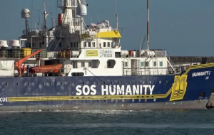 Sbarcata a Brindisi la nave di soccorso Humanity 1 con a bordo 26 migranti