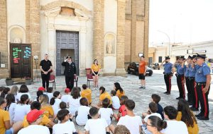 I ragazzi del Centro Estivo di Mater Domini a lezione di legalità con i carabinieri nel ricordo dell’uccisione del brigadiere capo Carlo Legrottaglie