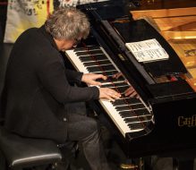 Mercoledì 16 luglio Remo Anzovino ospite di Piano Lab a Ostuni, nel chiostro di San Francesco