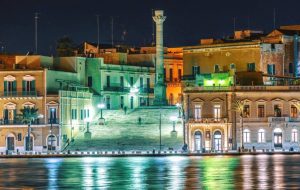 Ferragosto da tutto esaurito: Brindisi presa d’assalto dai turisti