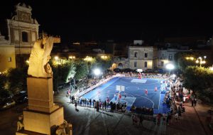 Piazza Santa Teresa, il saluto al parquet che ha fatto innamorare Brindisi ed ha attirato l’attenzione dell’Italia del basket