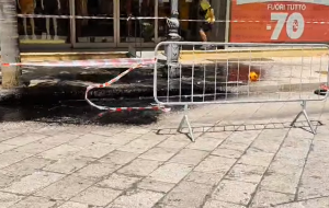 Corso Umberto, catrame sulla strada: sei feriti, tra cui un neonato