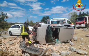 Violentissimo incidente e auto in fiamme: doppio intervento dei Vigili del Fuoco nel Brindisino