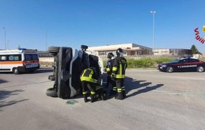 Mattinata di incidenti a Brindisi: feriti in Viale Artom e Viale Commenda