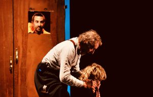 La lunga notte di Teatro Madre, dallo spettacolo serale al concerto all’alba di Ferragosto