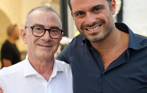 Rosa Marina intitola un largo a Roberto Carparelli, farmacista e figura di riferimento della comunità