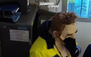 Due brindisini arrestati per la rapina di 140.000 euro all’Ufficio Postale di Vezzano Ligure