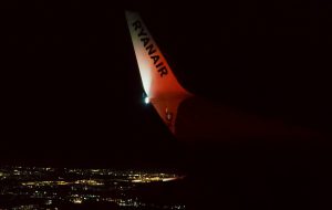 Fascio laser contro aereo Ryanair: dopo la segnalazione di Aeroporti di Puglia il Comune di Fasano emette un’ordinanza anti-luci pericolose