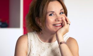 La scrittrice Claudia Mincione presenta il nuovo libro a Ciccio Riccio. Di Marco Greco