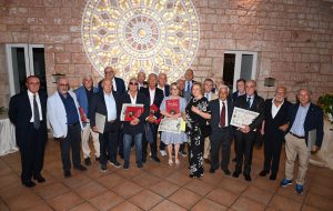 L’Ordine dei Medici festeggia la professione, omaggia i colleghi che hanno raggiunto il traguardo dei 50 e dei 40 anni di laurea ed accoglie i neolaureati