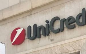 Colpo milionario in pieno centro nel mezzo della festa patronale: banda svaligia caveau Unicredit