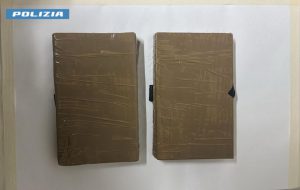 A bordo di uno scooter con un Kg di eroina: 42enne in manette
