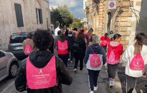Grande successo per la prima “Camminata Rosa” di Ostuni: raccolti 1.204 euro a favore dell’AIRC