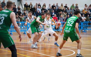La Dinamo Brindisi cala il tris: travolge Corato 97-75 e conquista la vetta della classifica