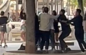 Rissa in Piazza Cairoli: denunciati quattro stranieri