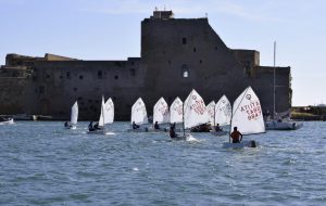 Circolo della Vela Brindisi: successo per il “1° Trofeo Trombillo” riservato alla classe “Optimist”